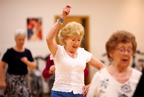 This 60-Year-Old Woman's Hip Hop Dance Routine To "Uptown Funk" Will ...