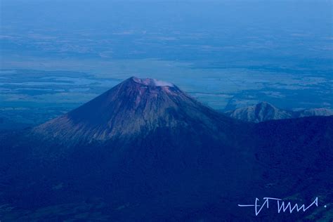 Another expecting volcano in Managua | Momotombo Volcano wan… | Flickr