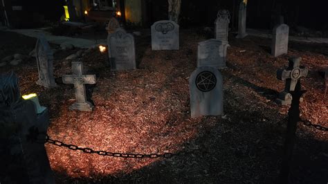 cemetery : r/halloween