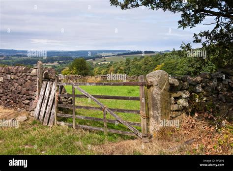 Farm gates stone walls hi-res stock photography and images - Alamy