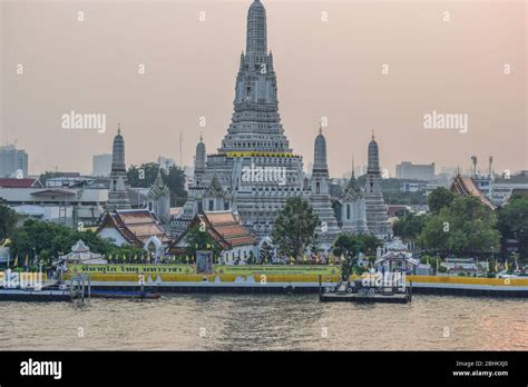 Chao Phraya River & Temples, Bangkok 220120 Stock Photo - Alamy