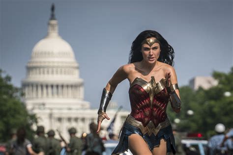 Gal Gadot's 'Wonder Woman 1984' finally announces opening date | The ...