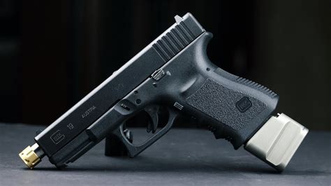 Glock 19 with 20 Round Magazines | Magazine Extension from Shield Arms ...