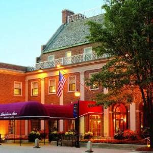 Hotels Near Henry Ford Museum in Dearborn, MI United States