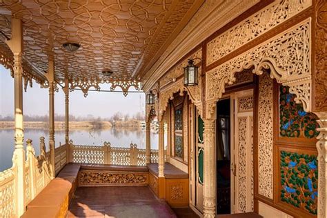 SHIRAZ DELUXE HOUSEBOAT (Srinagar) - Guesthouse Reviews, Photos, Rate ...