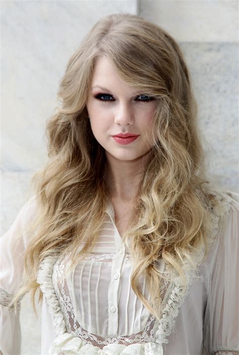 Taylor Swift - Sophisticated Look | Hollywood's Most Beautiful Beauties