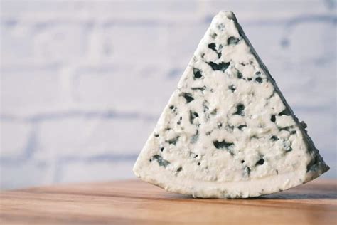 What Does Gorgonzola Cheese Taste Like? A Chef Weighs In! – ItsFoodtastic