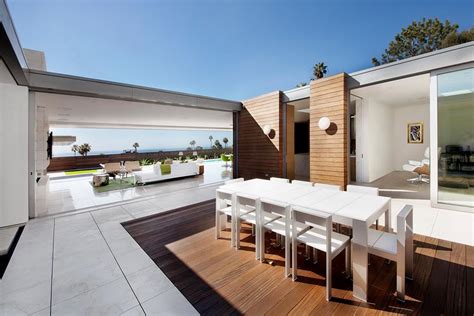 Modern Beach House Interiors: 4 Factors to Consider