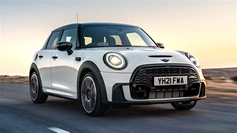 2021 MINI Cooper S Review - Automotive Daily