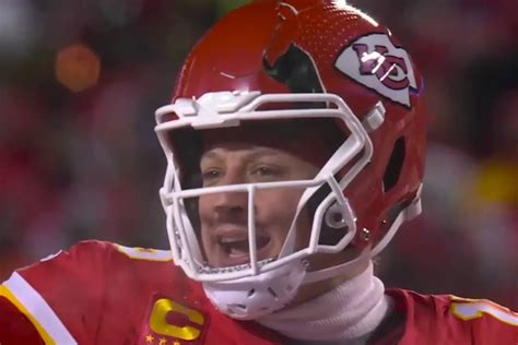 Patrick Mahomes on broken helmet against Dolphins: "I'm not coming out ...