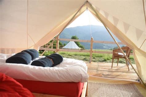 Ursa Mica Glamping Resort: camping de lux in Muntii Fagaras - LuxuryOnline