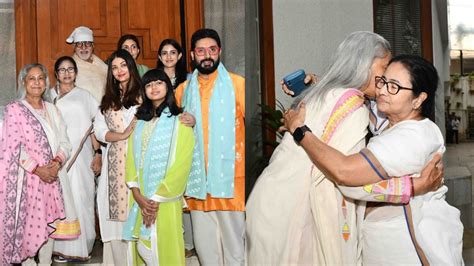 Mamata Banerjee ties rakhi to Amitabh Bachchan, poses with his full ...