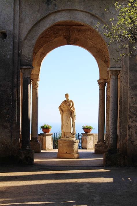 The breathtaking Terrace of Infinity in Villa Cimbrone, Ravello ...