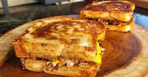 How To Make The Best Grilled Deli Cheese Sandwich In A Few Minutes