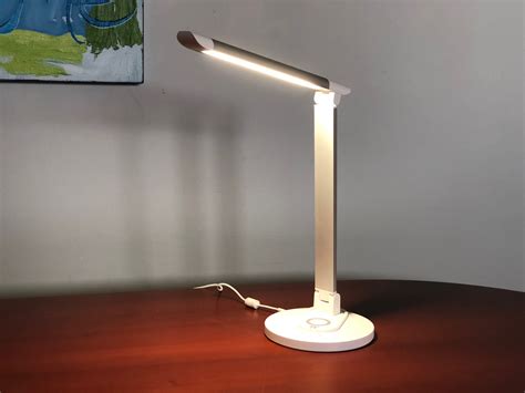 TaoTronics LED Desk Lamp with Wireless Charger | iLounge