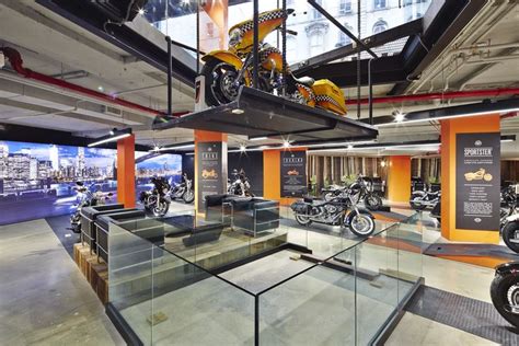 Harley Davidson's NYC showroom | Motorcycle showroom design, Motorcycle ...