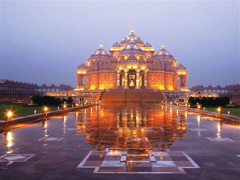 Akshardham Temple Tour with Musical Colored Fountain Show - Tripoto