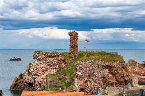 Dunbar Castle | Castle in Dunbar, East Lothian | Stravaiging around ...