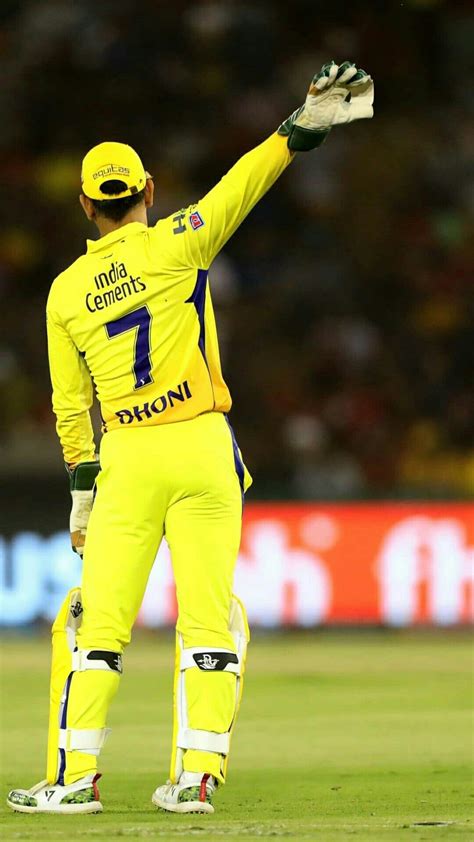 Ms dhoni in yellow jersey Wallpapers Download | MobCup