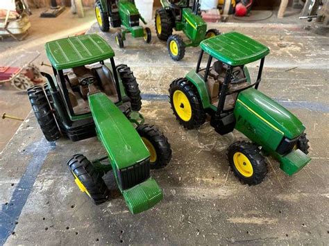 Pair of John Deere Toy Tractors, Model 8410 and 7810 - Fragodt Auction ...