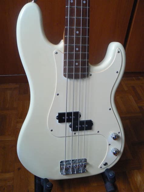 Squier Affinity P Bass image (#957296) - Audiofanzine