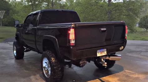 You Have To See This 2006 LBZ Duramax Dream Build - Black Smoke Media