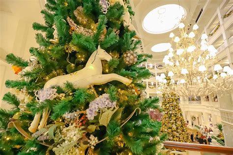 Disney's Grand Floridian at Christmas (Photos of the Lobby and Holiday ...