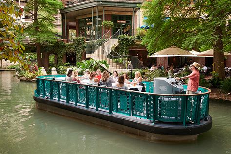 Dining cruises on the Riverwalk. Enjoy an amazing dining cruise!