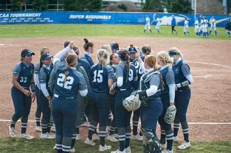 Softball Fizzles Out After Strong Opening Game at Hofstra - The Outlook