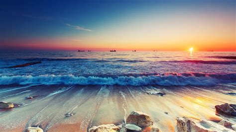 Beach Sunset Waves : A holiday by the sea.