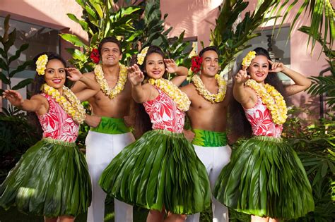 13 emocionantes experiencias de luau en Oahu para familias | Organic ...