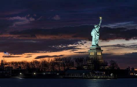 Statue of Liberty at Night Wallpapers - Top Free Statue of Liberty at ...