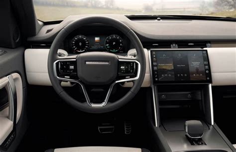 Range Rover Discovery Interior 2024 - Cati Mattie