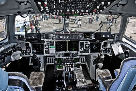 C-17 Globemaster III Cockpit | C 17 globemaster iii, Cockpit, Boeing