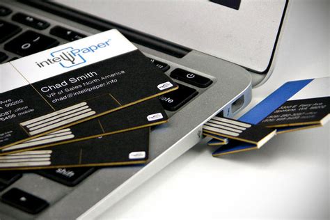 This Smart Business Card Lets You Share Your Porfolio With USB And NFC