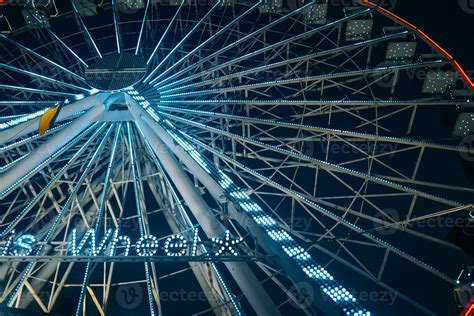 Colorful ferris wheel at night, close view 13631228 Stock Photo at Vecteezy