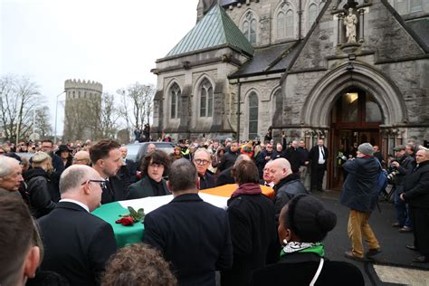 The Pogues' Shane MacGowan's funeral sees thousands of mourners line ...