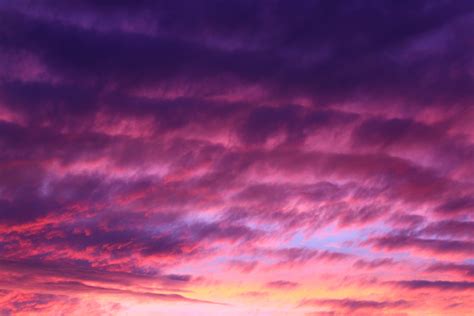 [#HD Wallpaper] The sunset turns the cloudy sky purple and pink at ...