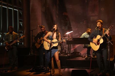 'SNL': Kacey Musgraves Performs 'Deeper Well,' 'Too Good to Be True'