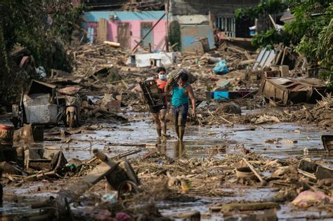 In photos: Deadly deluge in Philippines after Typhoon Vamco | Daily Sabah