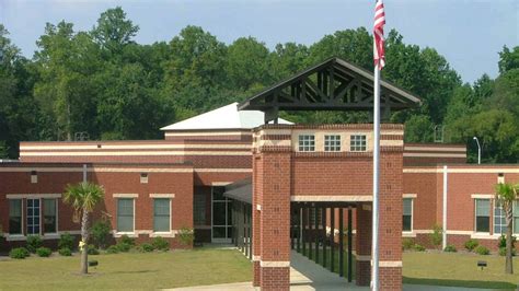 Deer bolts into South Carolina Middle school | Durham Herald Sun