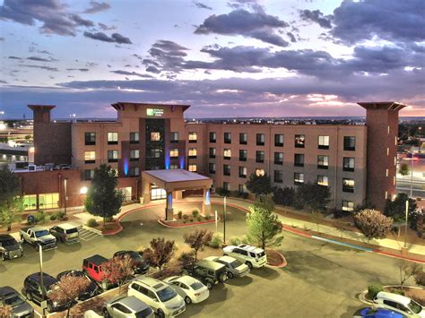 Pet-Friendly Hotel in Albuquerque | Holiday Inn Express & Suites ...