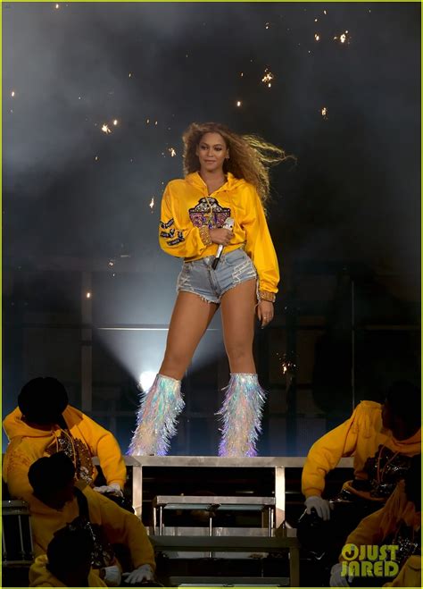 Beyonce's Coachella Performance Photos - See Her Fierce Looks!: Photo ...