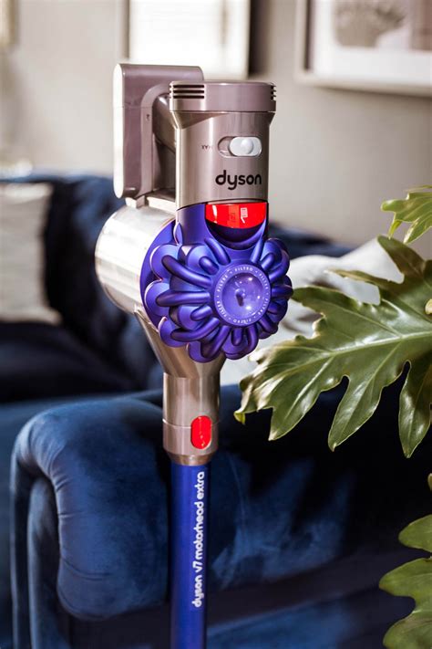 Dyson V7 “Fluffy” Cordless Vacuum Review – Fashion Breed