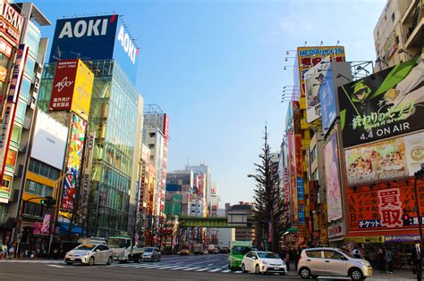 A Beginner's Guide To Tokyo’s Popular Districts | Green and Turquoise