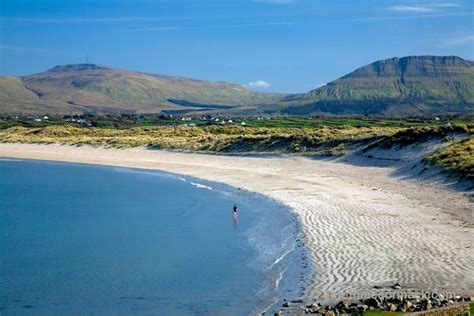 Bunduff Strand and Benwiskin, Mullaghmore, Co Sligo, Ireland. Stock ...