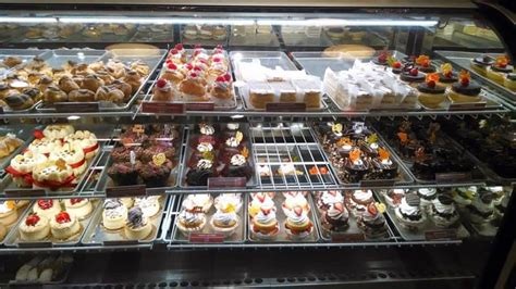 Carlo's Bakery Las Vegas: Menu, Hours, & Location (February 2020)