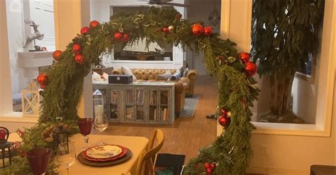 How to Make an Indoor DIY Christmas Archway For the Holidays | Hometalk