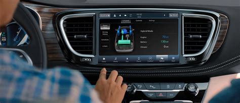 2023 Chrysler Pacifica Technology | Range & Features