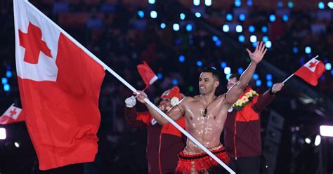 2018 Winter Olympics: Tonga’s oiled-up flag bearer will compete - Vox